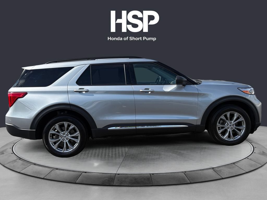 Used 2022 Ford Explorer XLT w/ Equipment Group 202A AWD/4WD image 6
