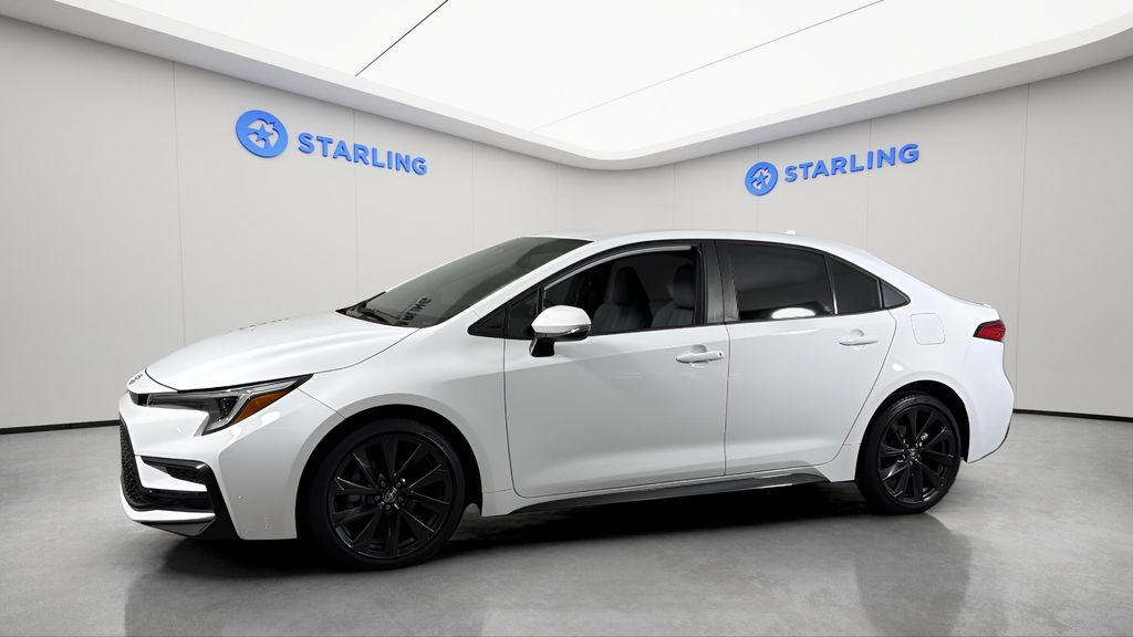 Used 2023 Toyota Corolla SE FWD image 2