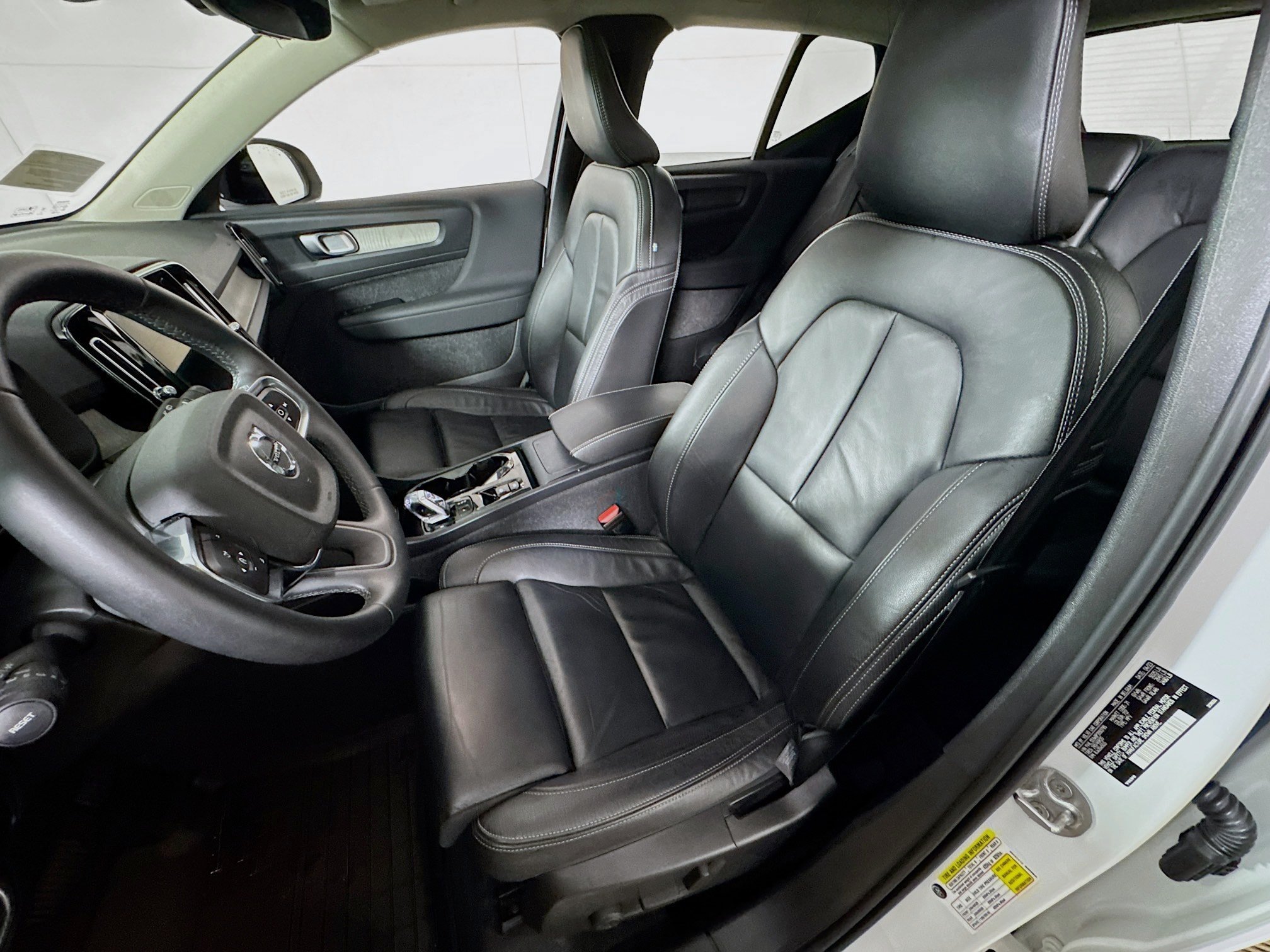 Used 2023 Volvo XC40 B5 Plus w/ Climate Package AWD/4WD image 14