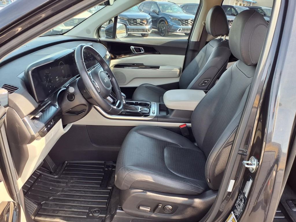 Used 2024 Kia Carnival SX Prestige image 12