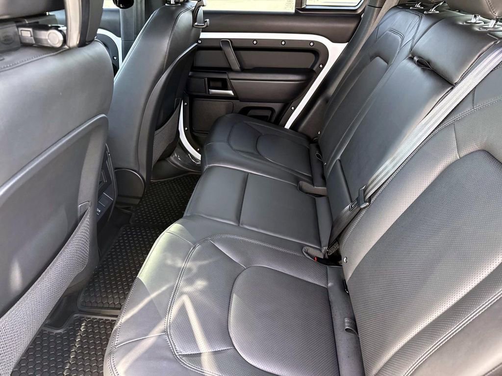 New 2026 Land Rover Defender 110 X-Dynamic SE image 11