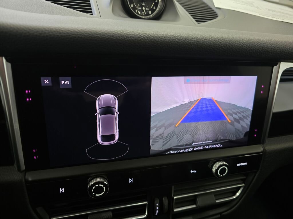 Certified 2024 Porsche Macan image 35