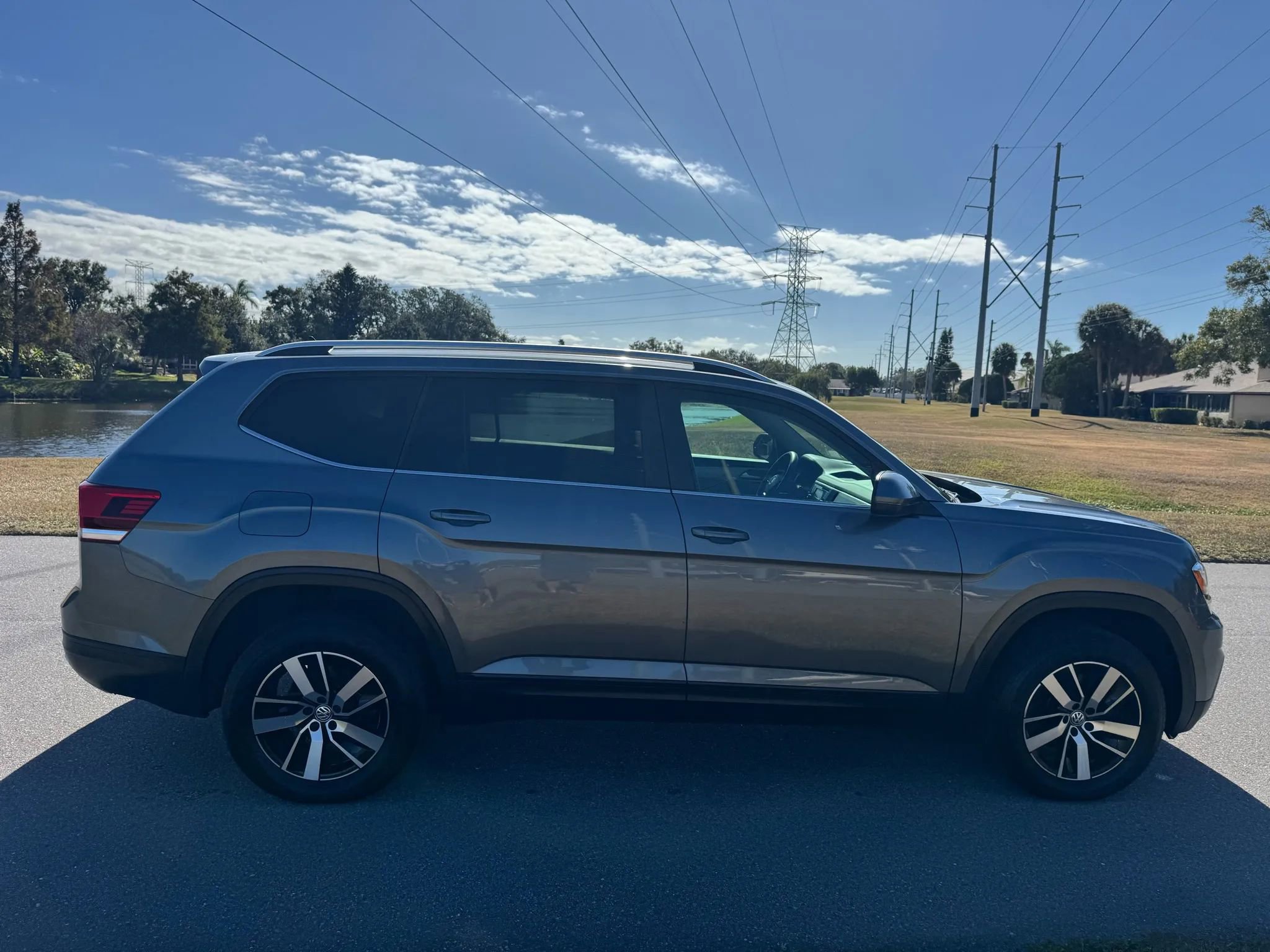 Used 2018 Volkswagen Atlas S image 3