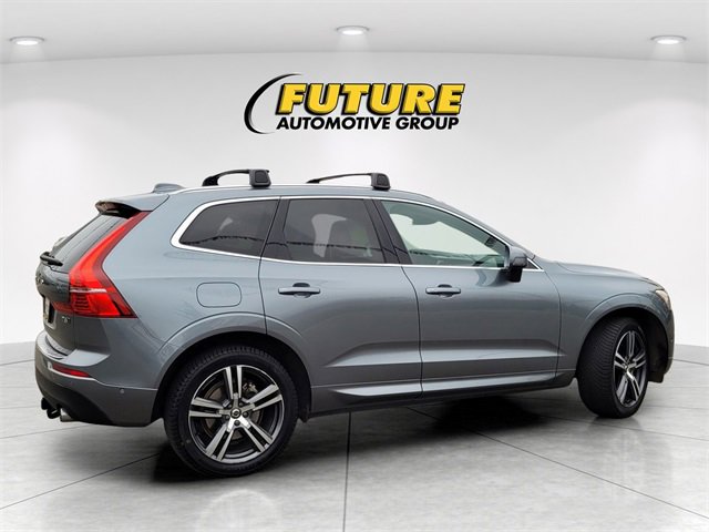 Used 2018 Volvo XC60 T6 Momentum w/ Convenience Package image 3