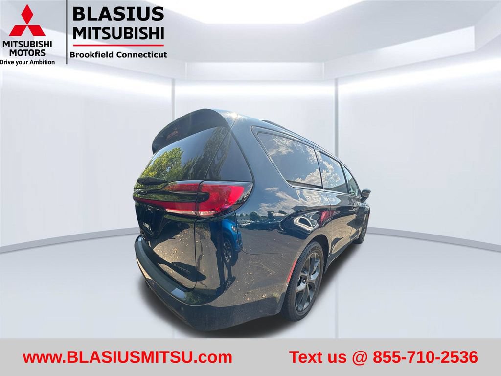 Used 2023 Chrysler Pacifica Limited w/ S Appearance Package FWD image 8