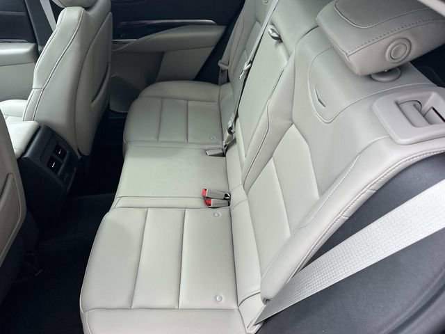 Certified 2022 Cadillac XT4 Luxury w/ Driver Awareness Package FWD image 16