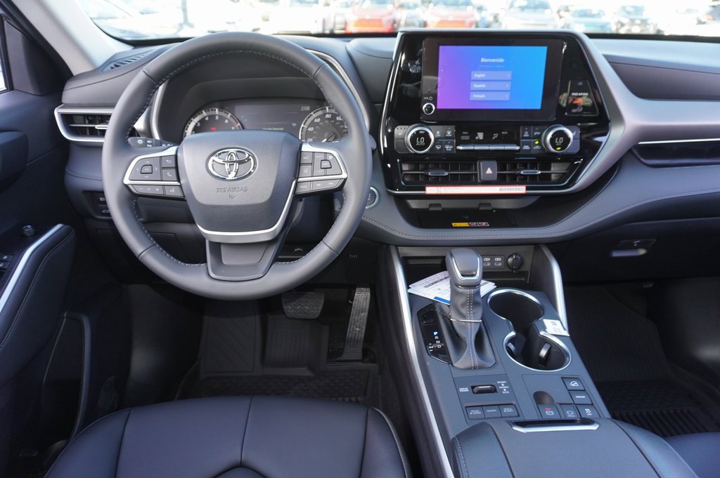 New 2026 Toyota Highlander XLE image 12