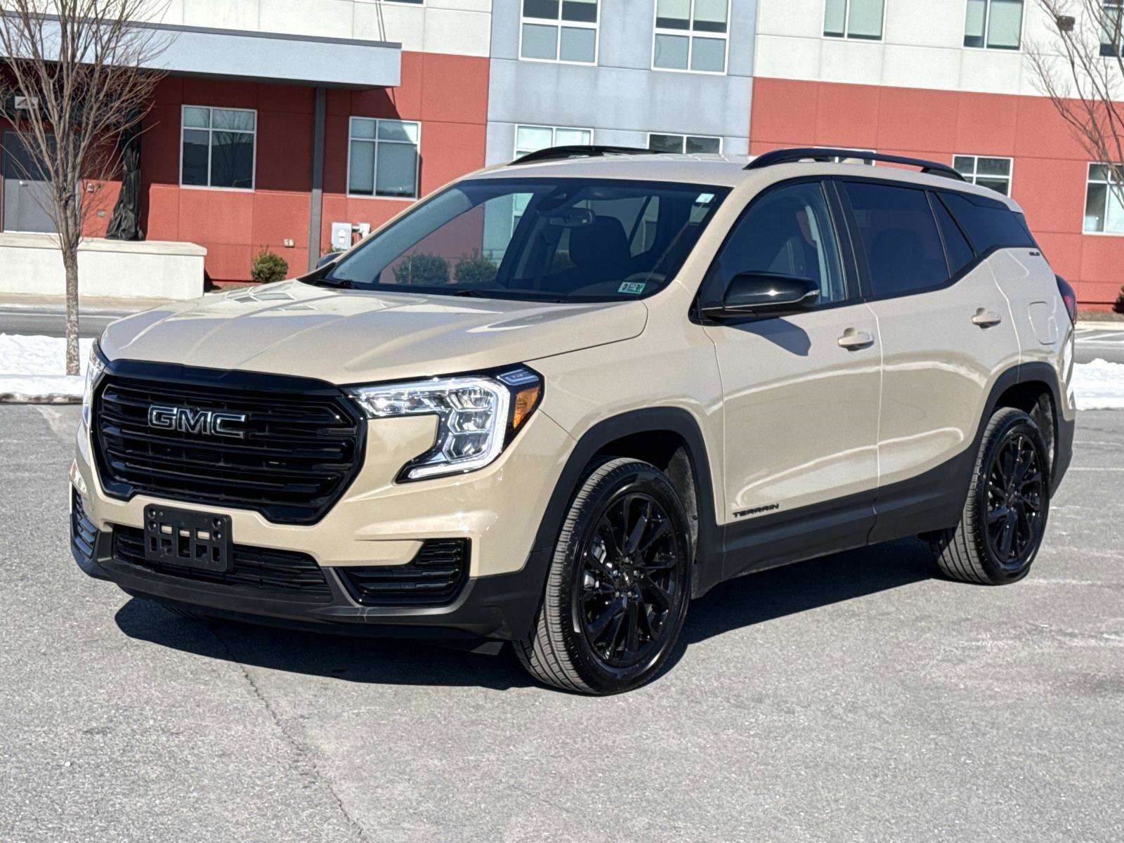 Used 2023 GMC Terrain SLE w/ Driver Convenience Package image 27