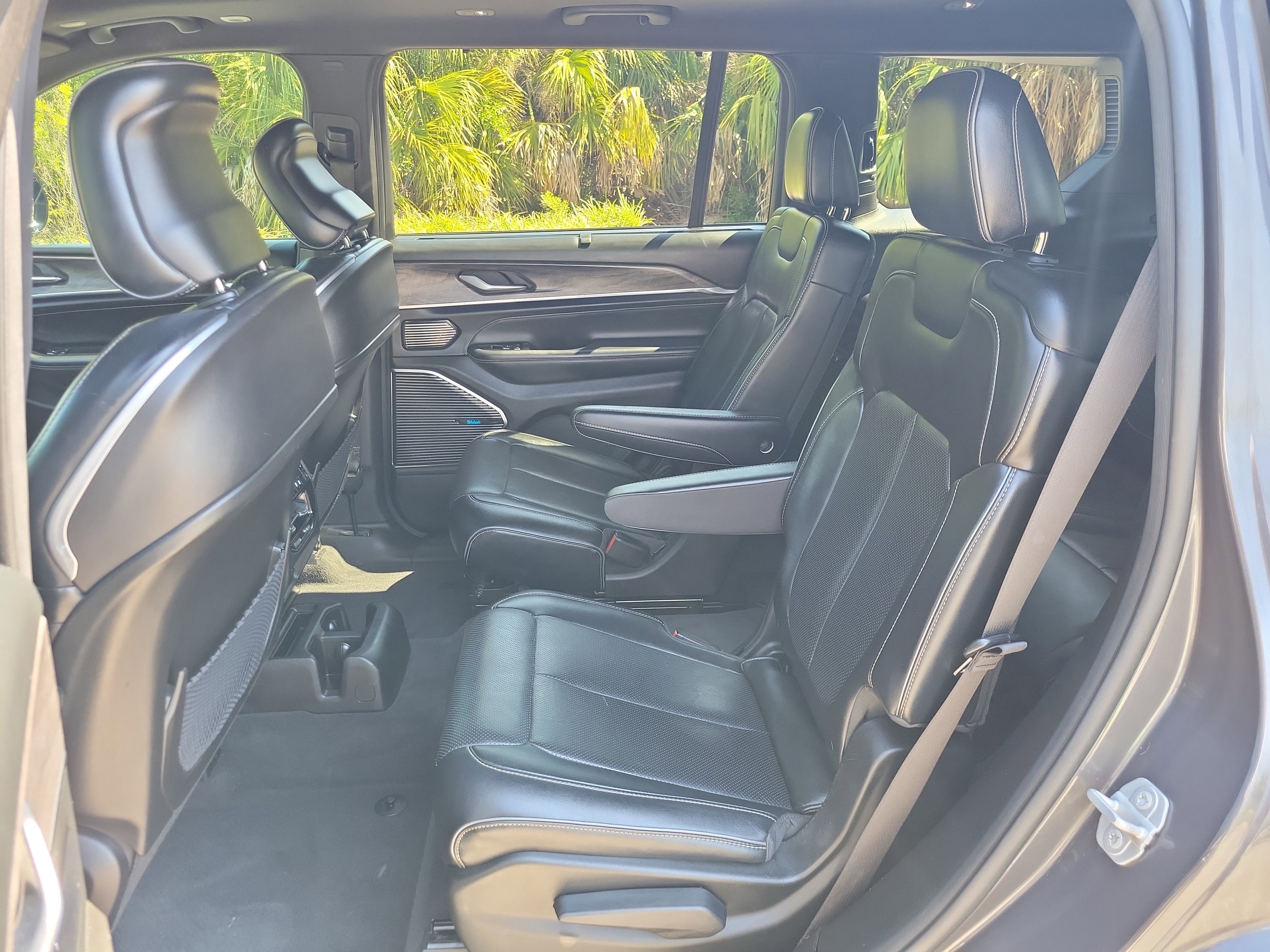 Used 2021 Jeep Grand Cherokee L Overland w/ Luxury Tech Group IV image 15