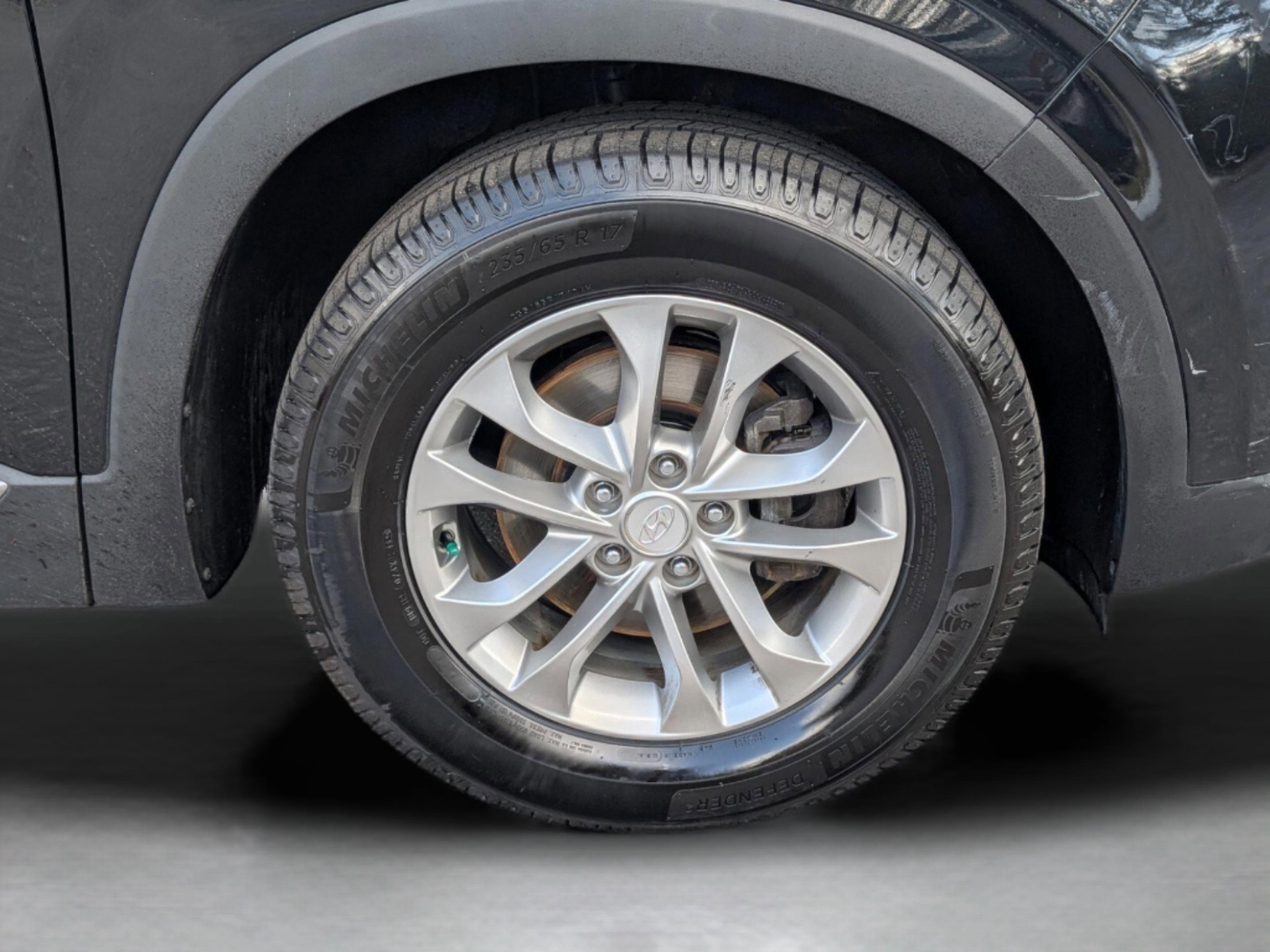 Used 2020 Hyundai Santa Fe SE image 9