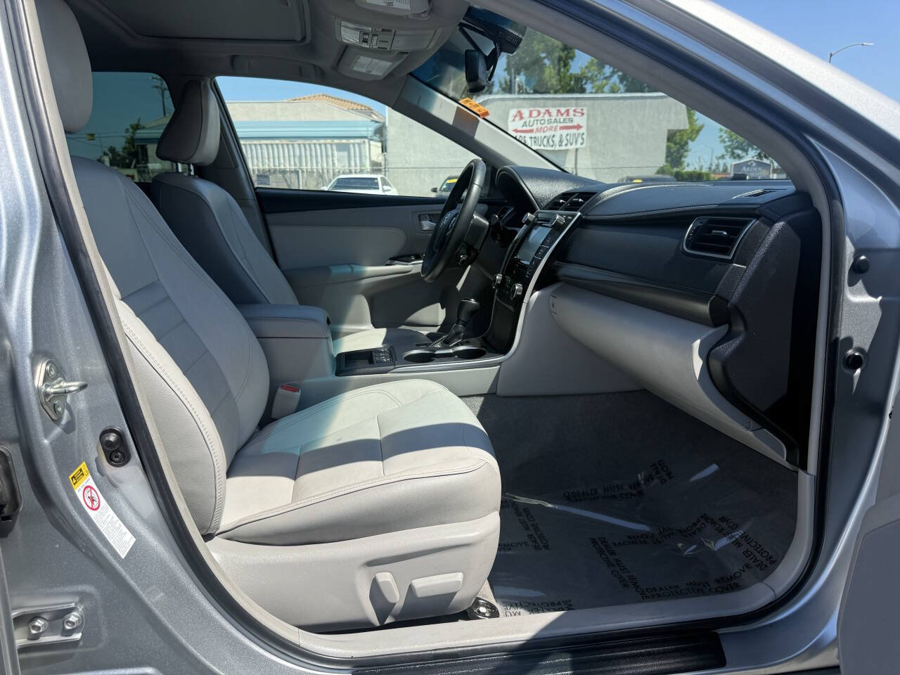 Used 2017 Toyota Camry XLE w/ Moonroof Package FWD image 13
