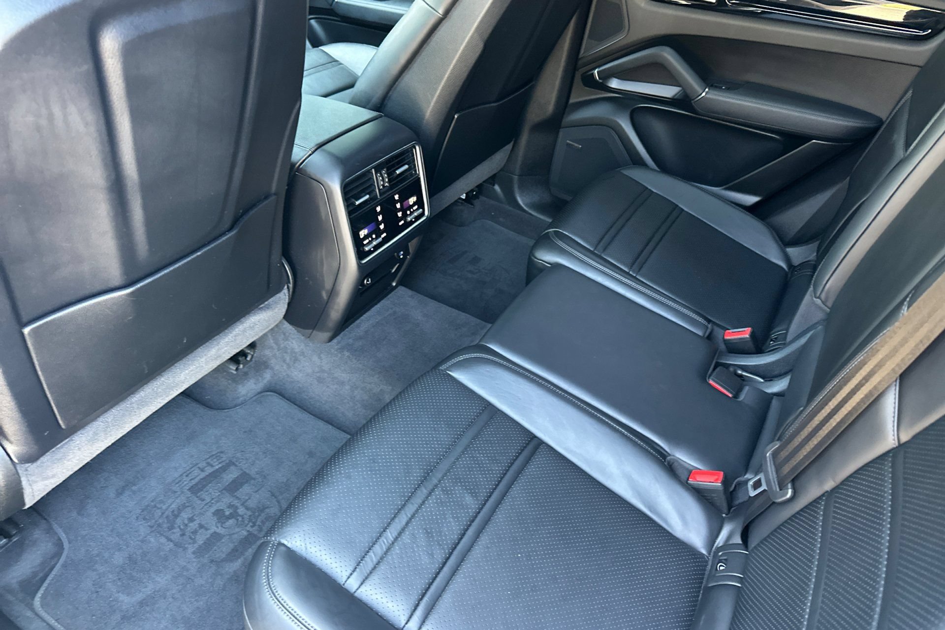 Certified 2023 Porsche Cayenne AWD/4WD image 15