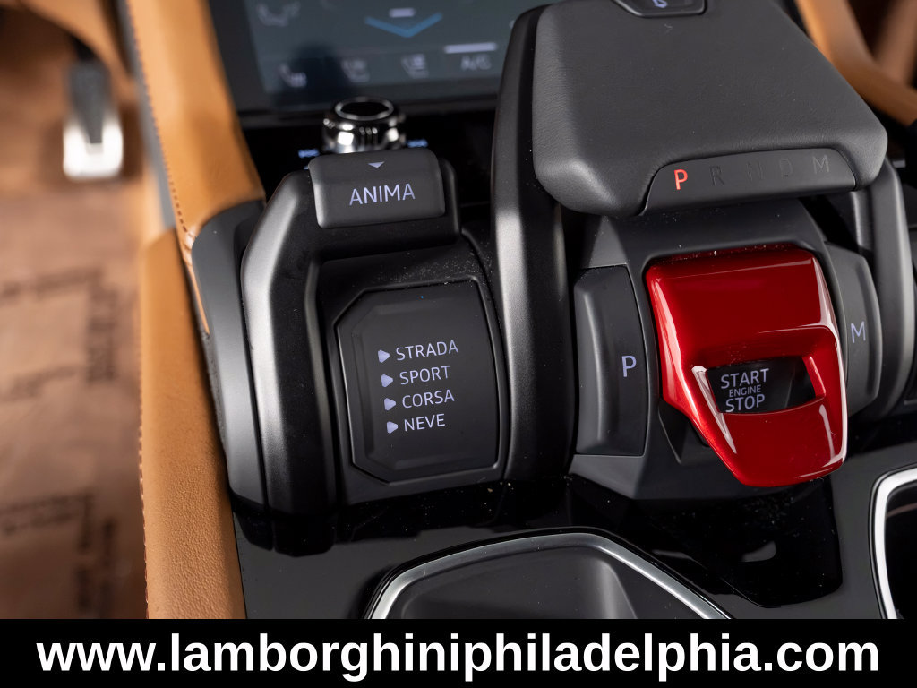 Used 2025 Lamborghini Urus SE AWD/4WD image 25