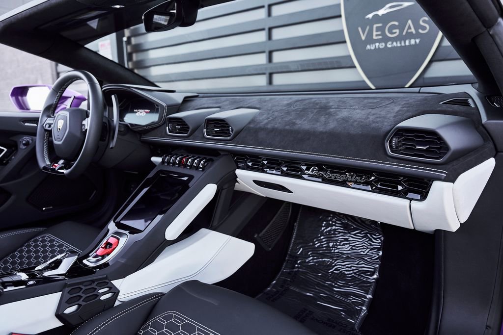 Used 2024 Lamborghini Huracan EVO image 40