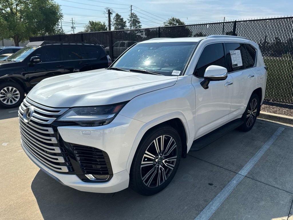 Used 2023 Lexus LX 600 4WD w/ Luxury Package image 4