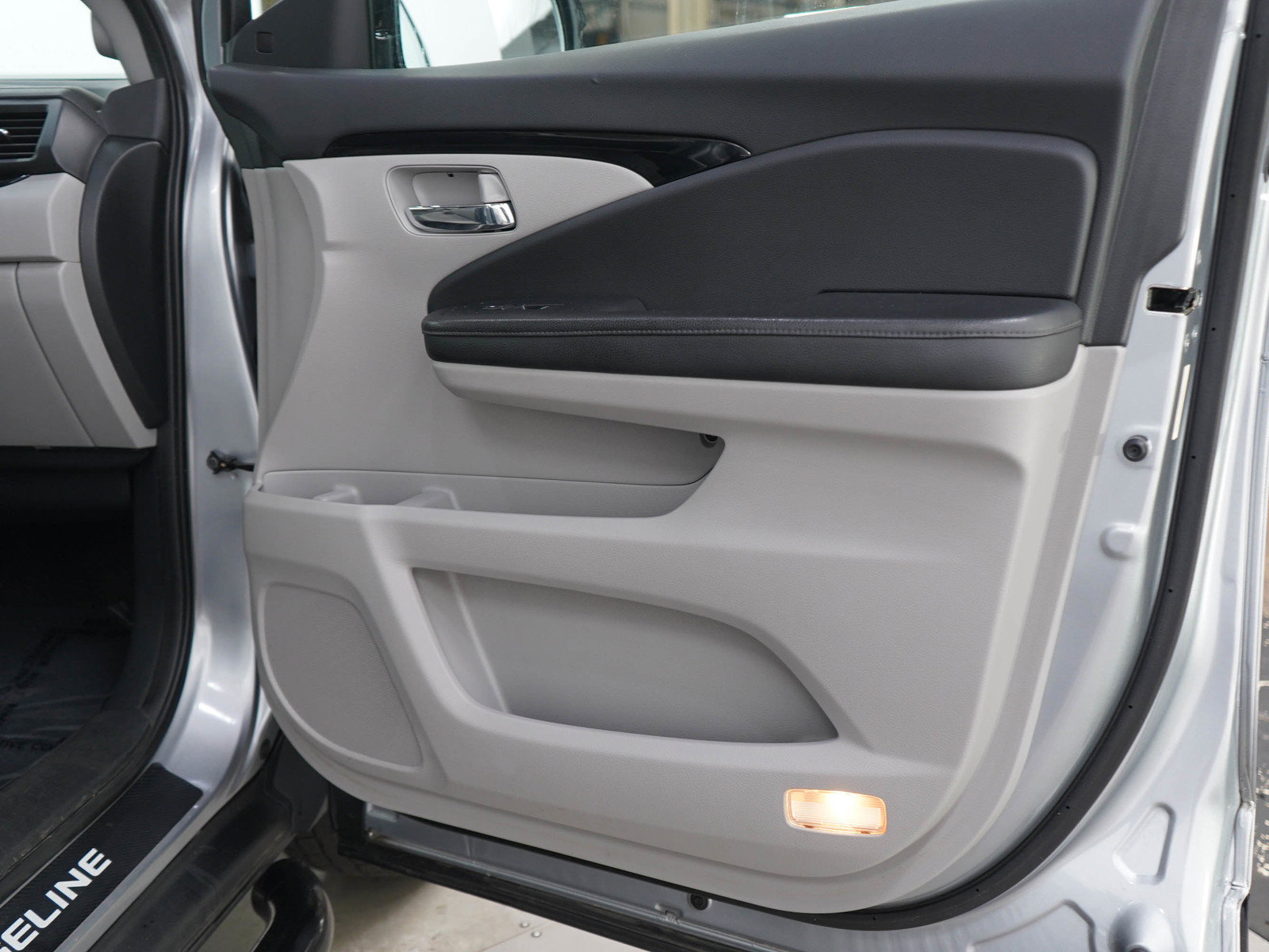 Used 2017 Honda Ridgeline RTL-E image 9