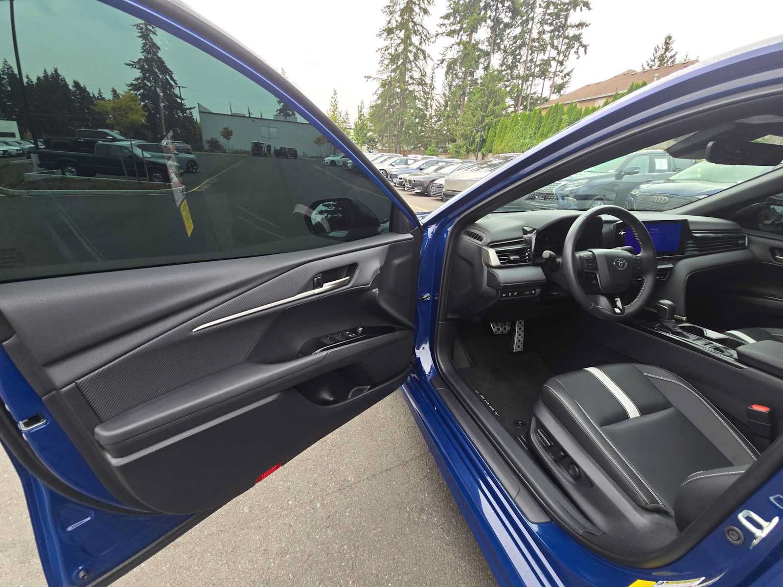 Used 2025 Toyota Camry SE w/ Multimedia Upgrade Package FWD image 20
