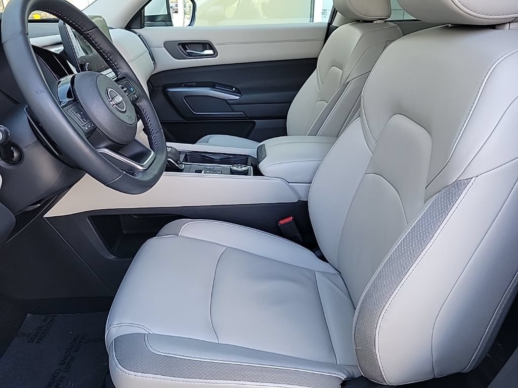 Used 2023 Nissan Pathfinder SL AWD/4WD image 15
