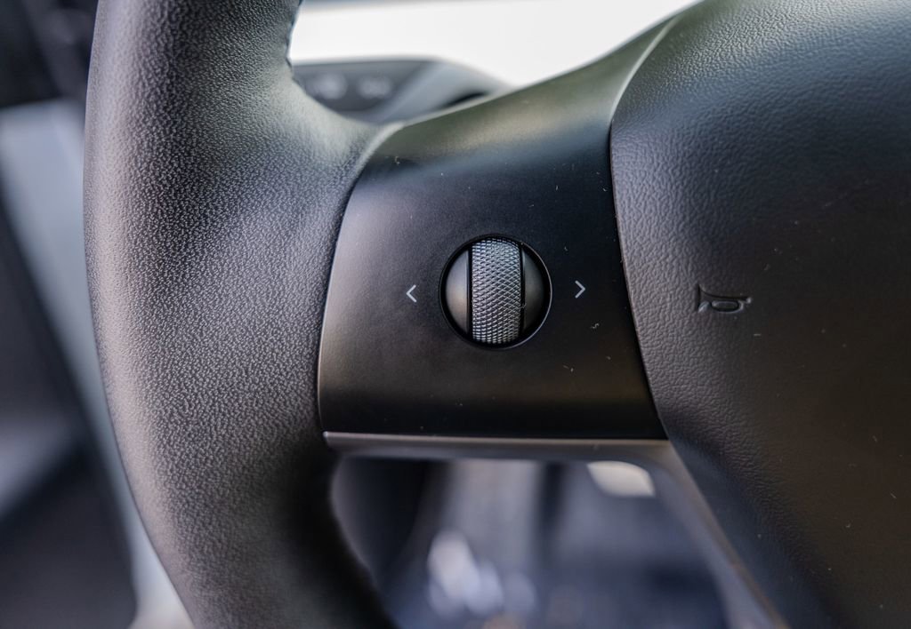 Used 2024 Tesla Model Y Performance AWD/4WD image 6