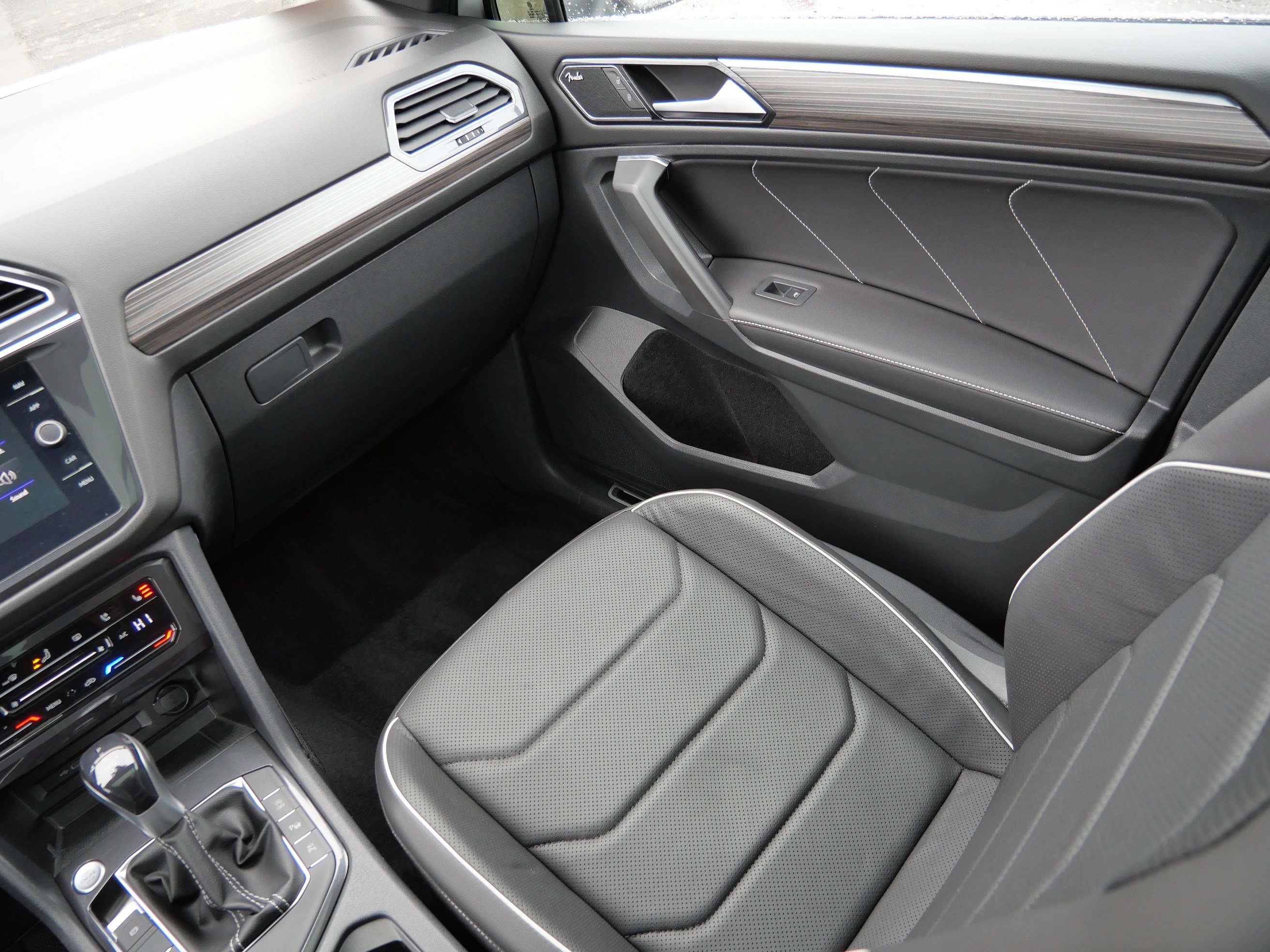 Certified 2022 Volkswagen Tiguan SEL R-Line image 11