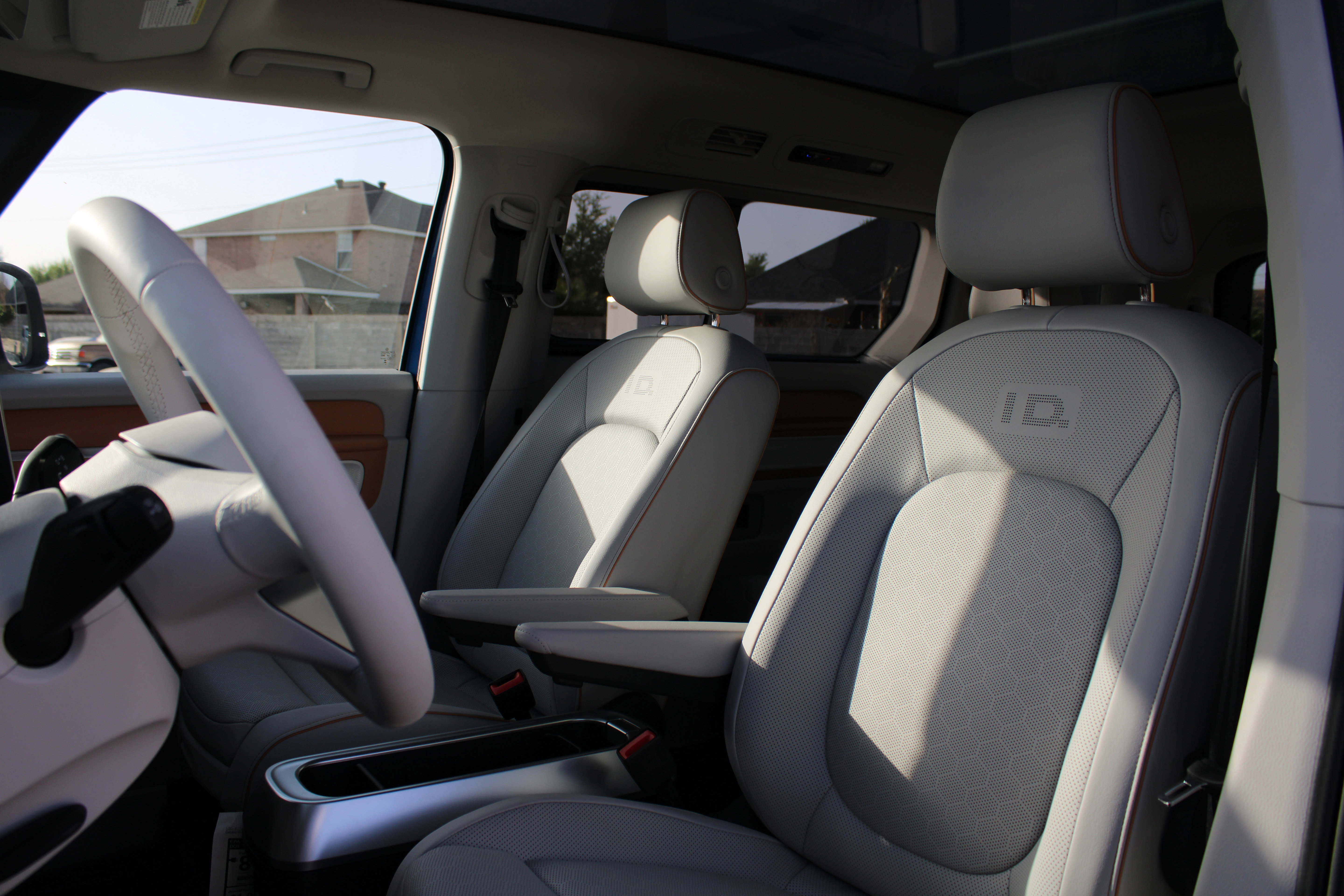 New 2025 Volkswagen ID. Buzz 1st Edition AWD/4WD image 10