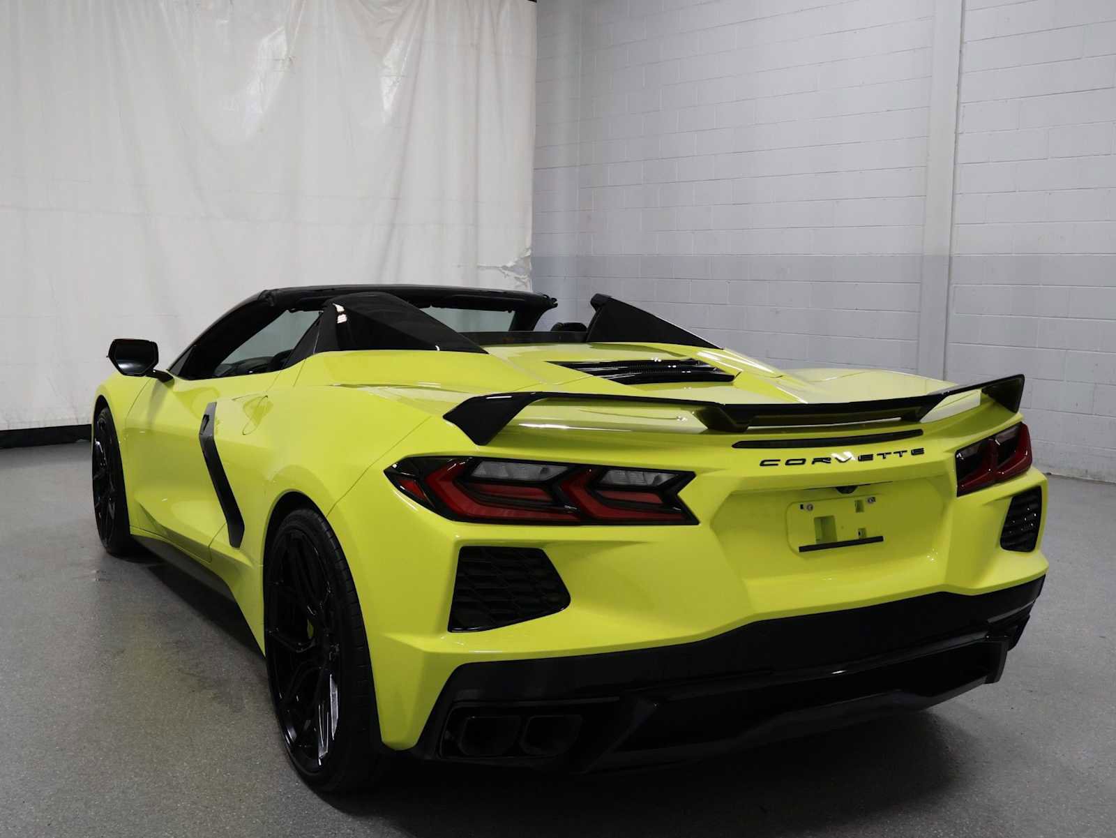 Used 2023 Chevrolet Corvette Stingray Premium Conv w/ Z51 Performance Package RWD image 3