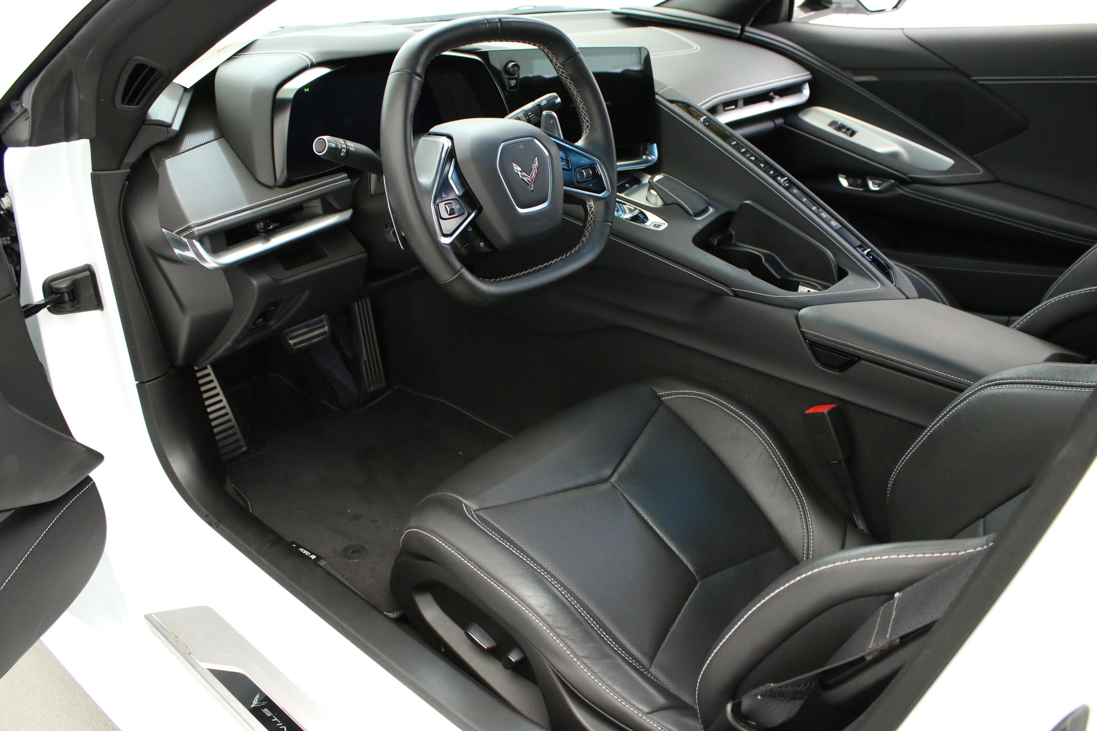 Used 2021 Chevrolet Corvette Stingray Coupe w/ Z51 Performance Package RWD image 23