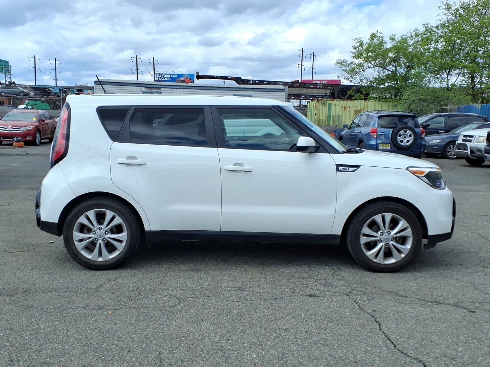 Used 2016 Kia Soul + FWD image 8