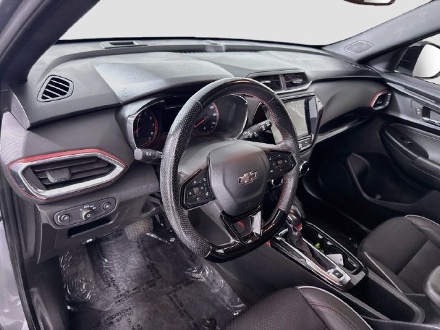 Used 2023 Chevrolet TrailBlazer RS w/ Sun and Liftgate Package FWD image 9