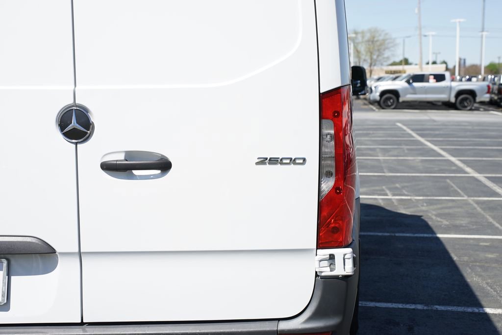 Used 2024 Mercedes-Benz Sprinter 2500 image 10