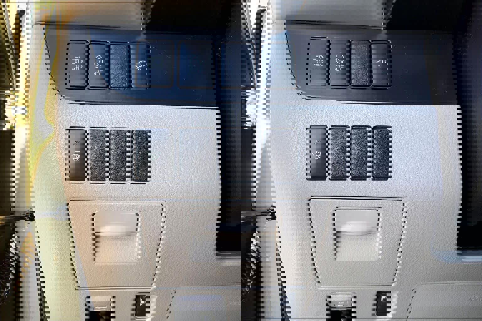 Used 2018 Toyota Highlander XLE image 32