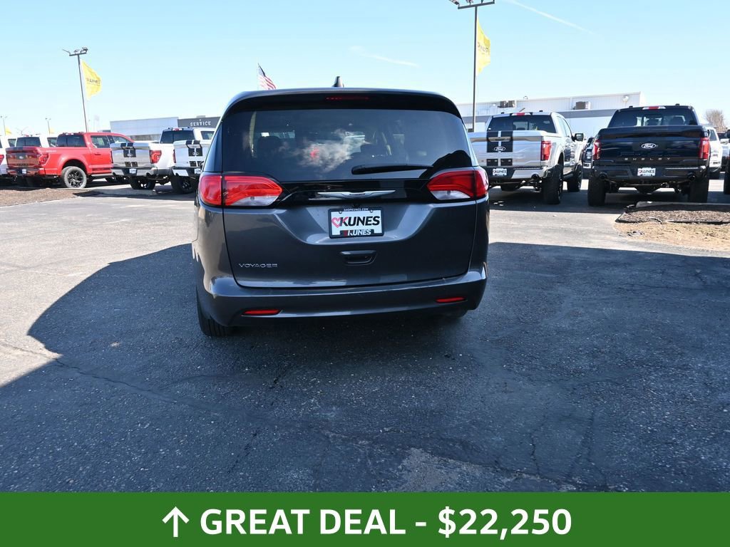 Used 2023 Chrysler Voyager LX FWD image 9