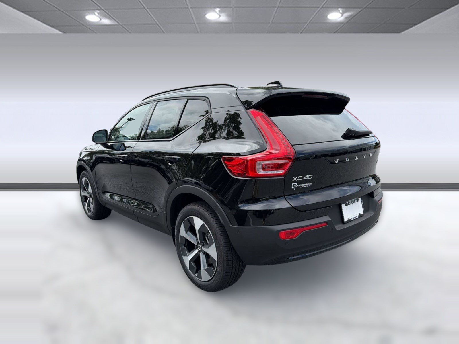 New 2026 Volvo XC40 B4 Plus w/ Climate Package FWD image 3