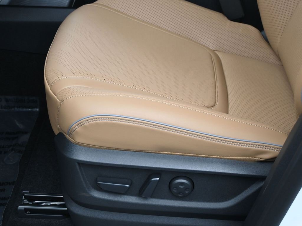 New 2026 INFINITI QX80 Luxe image 18