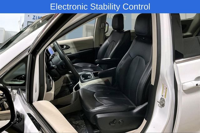 Used 2024 Chrysler Pacifica Touring-L image 21
