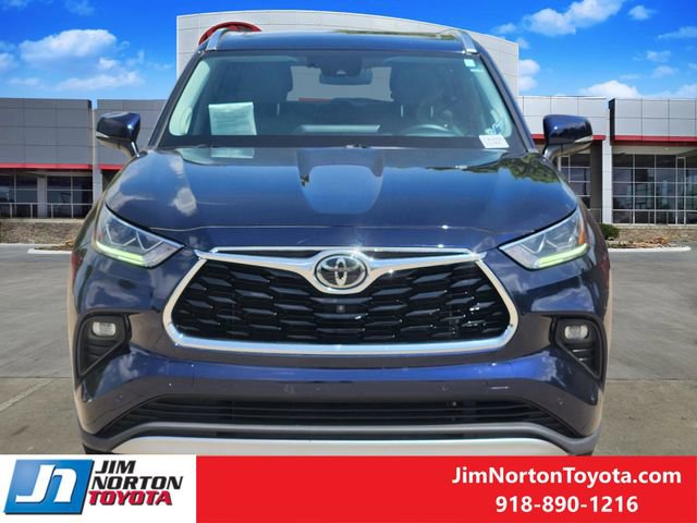 Used 2021 Toyota Highlander Platinum AWD/4WD image 2