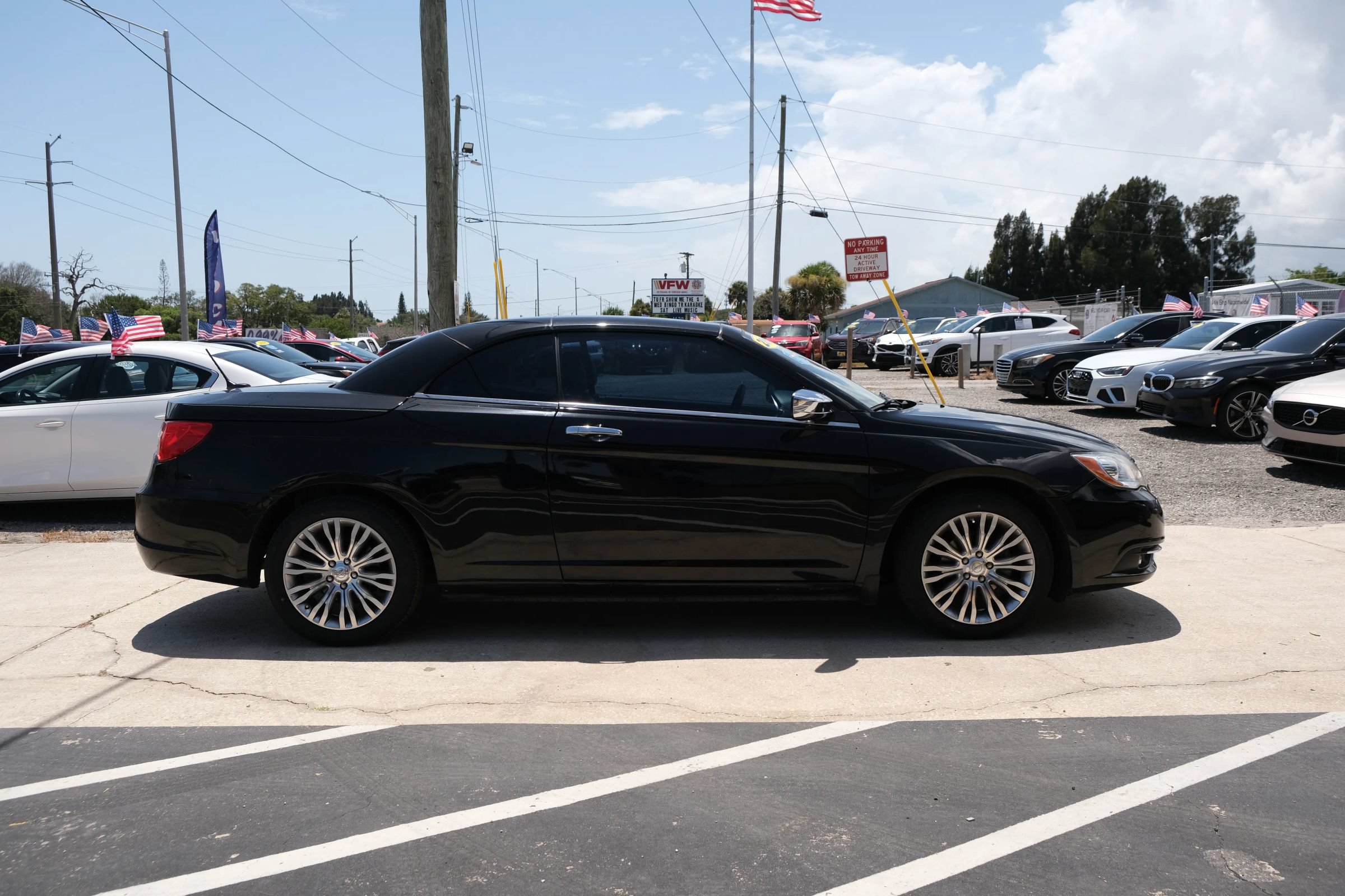 Used 2011 Chrysler 200 Limited FWD image 4