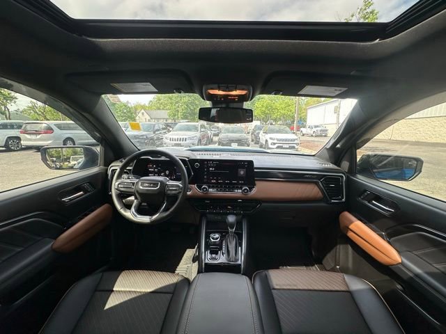 Used 2024 GMC Canyon AT4 w/ AT4 Premium Package AWD/4WD image 4