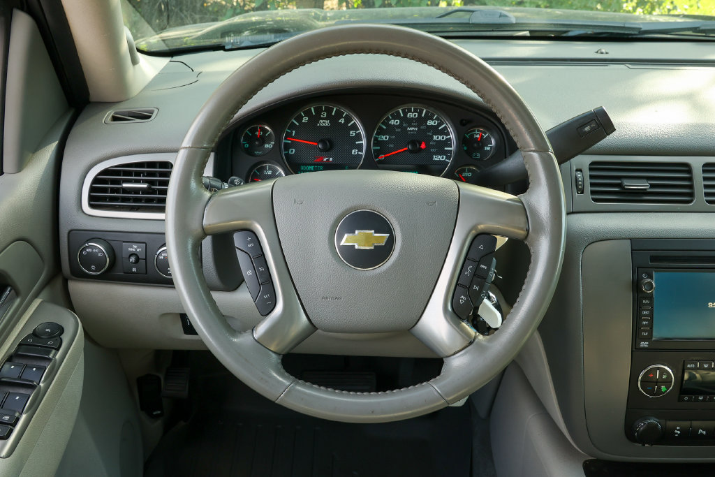 Used 2011 Chevrolet Suburban LT AWD/4WD image 8