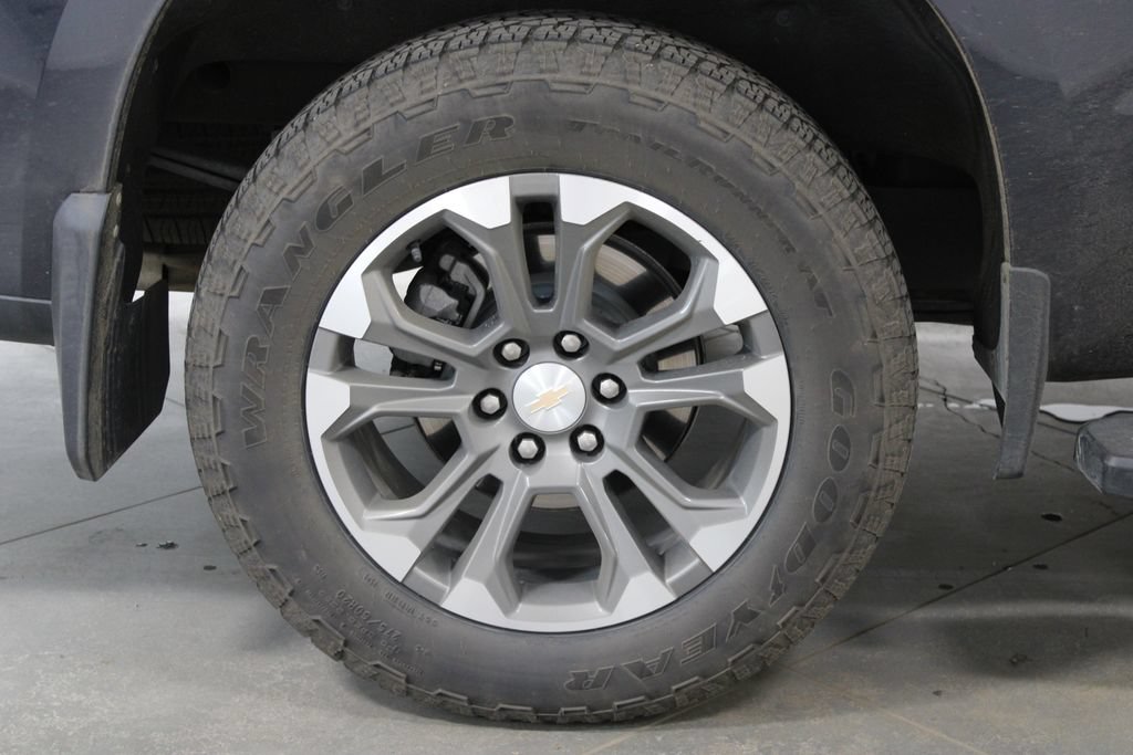 Used 2023 Chevrolet Silverado 1500 High Country w/ Technology Package AWD/4WD image 16