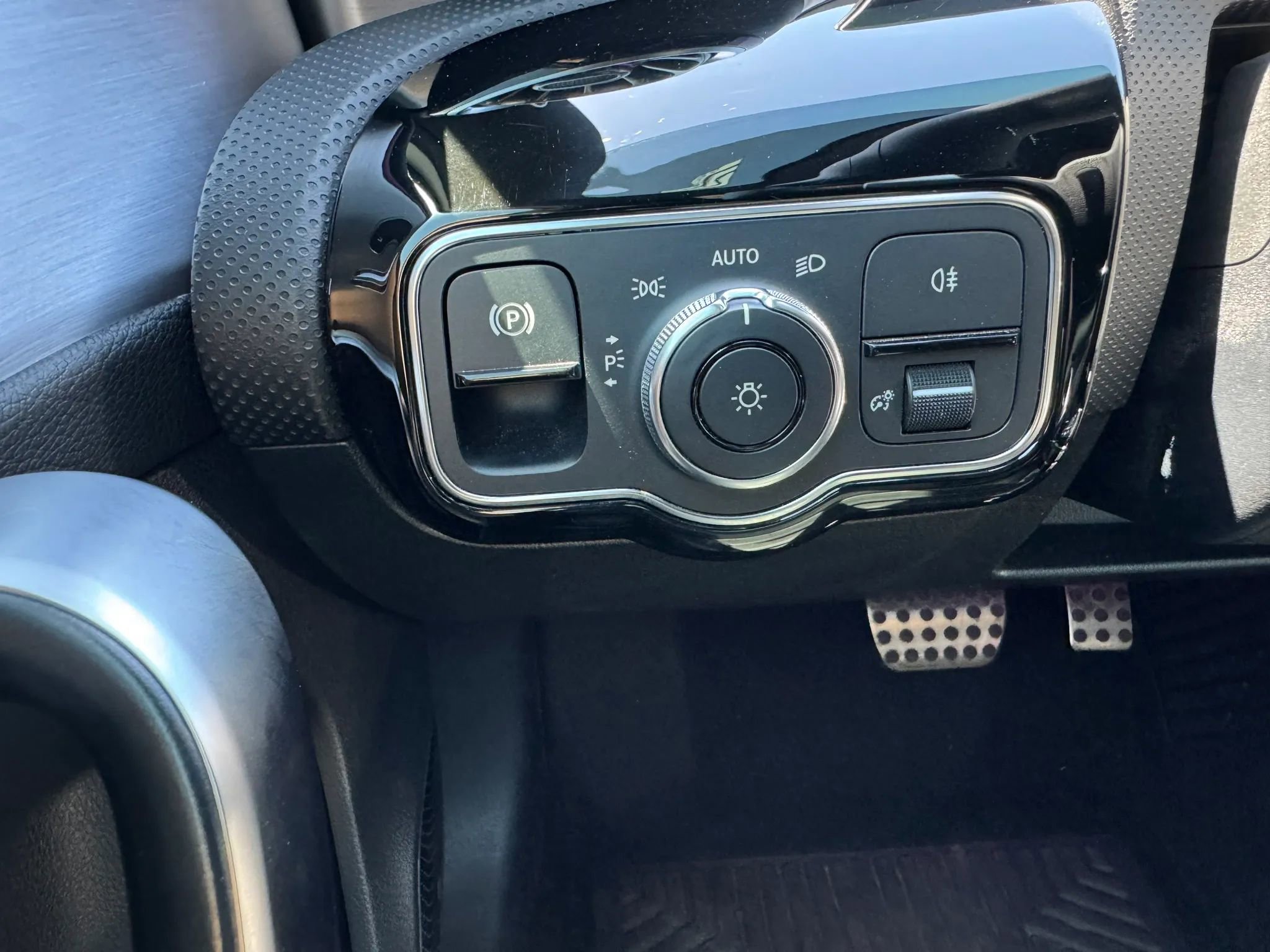Used 2021 Mercedes-Benz A 35 AMG 4MATIC w/ Parking Assist Package image 26
