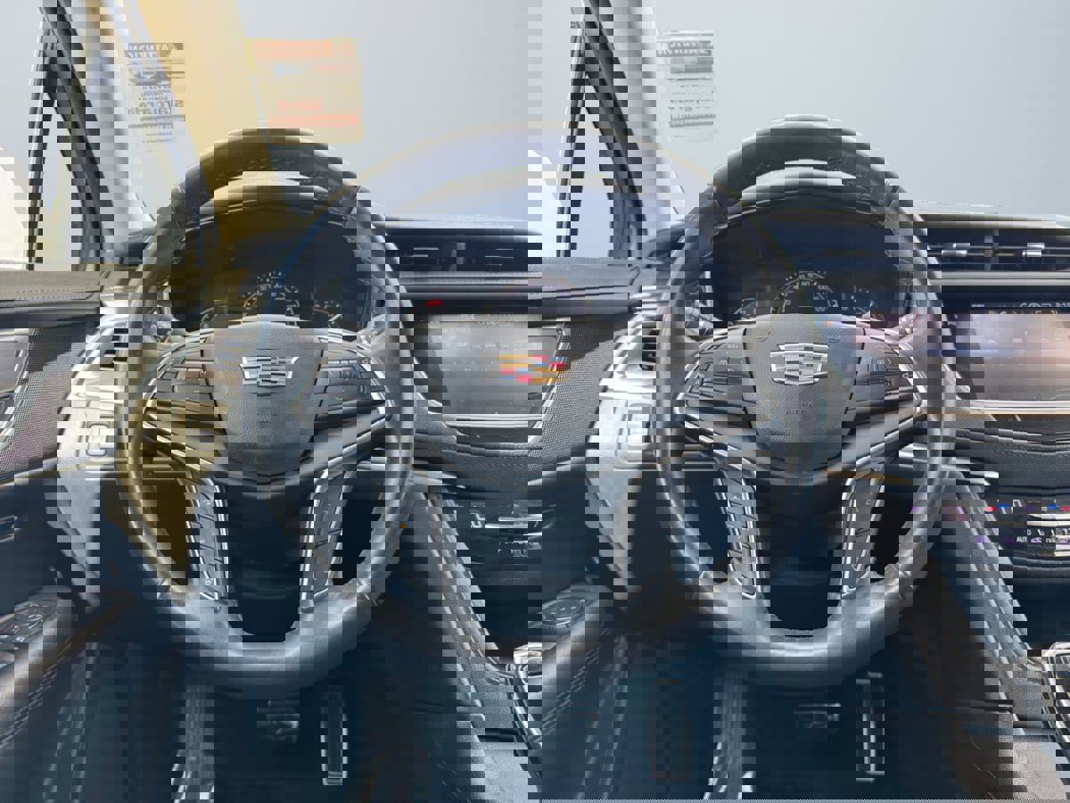 Used 2018 Cadillac XT5 Luxury w/ Driver Awareness Package image 11