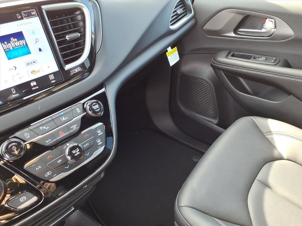 New 2026 Chrysler Voyager LX image 16