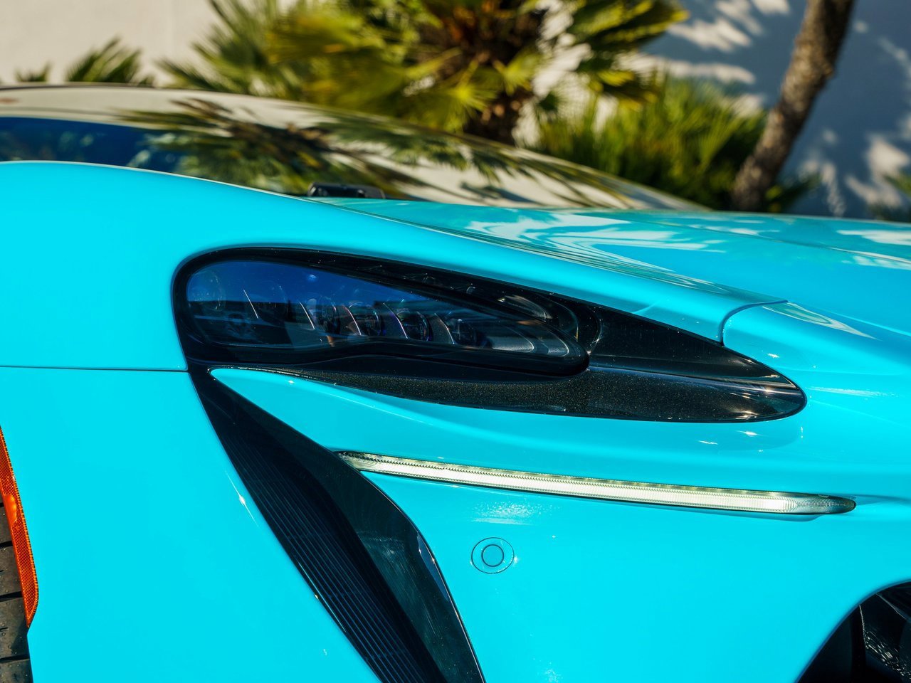 Used 2025 McLaren Artura Spider image 6