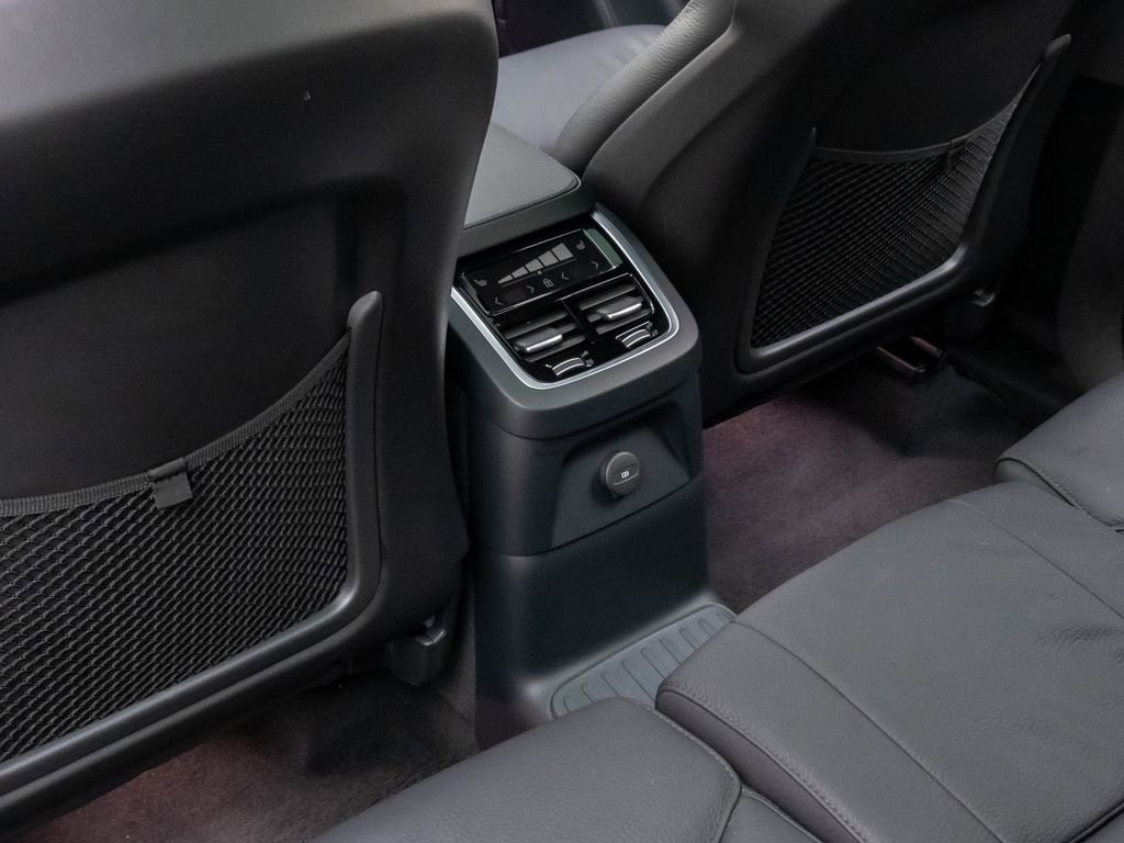 Used 2024 Volvo XC90 T8 Plus image 18