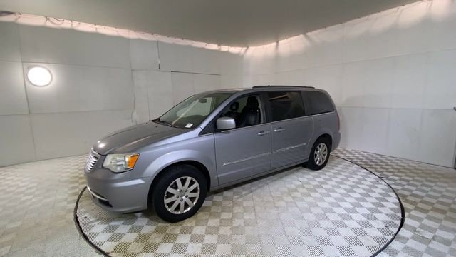 Used 2014 Chrysler Town & Country Touring w/ Driver Convenience Group image 7