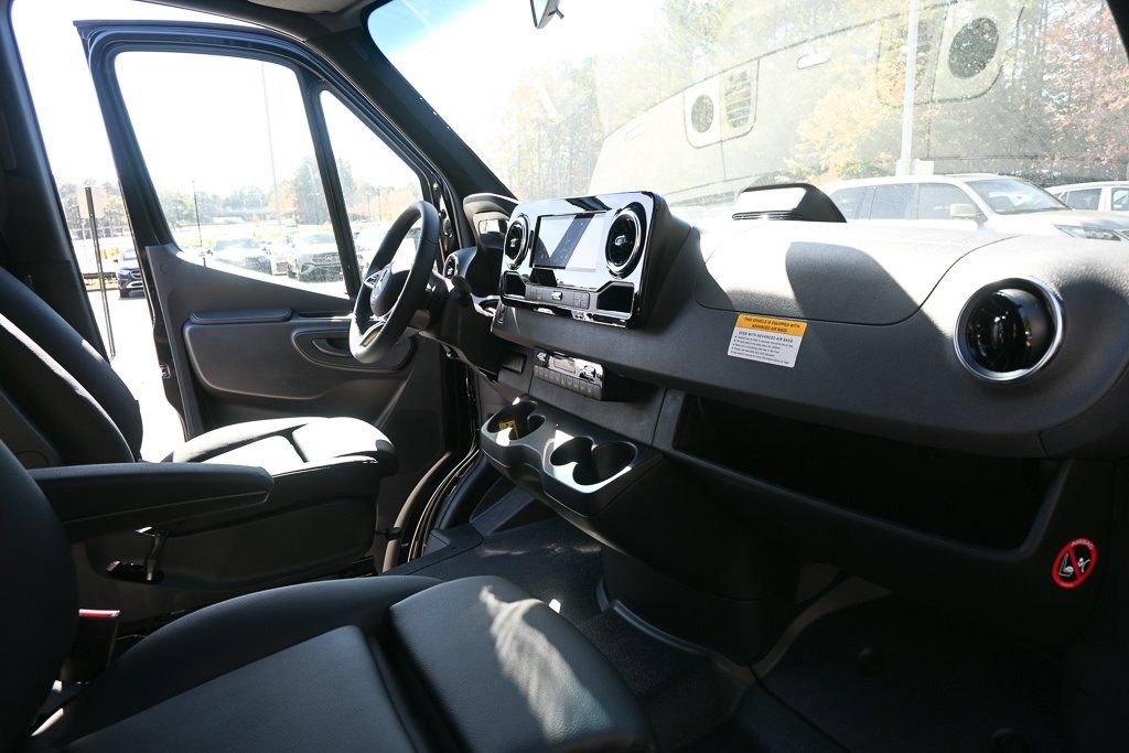 Used 2025 Mercedes-Benz Sprinter 2500 image 17