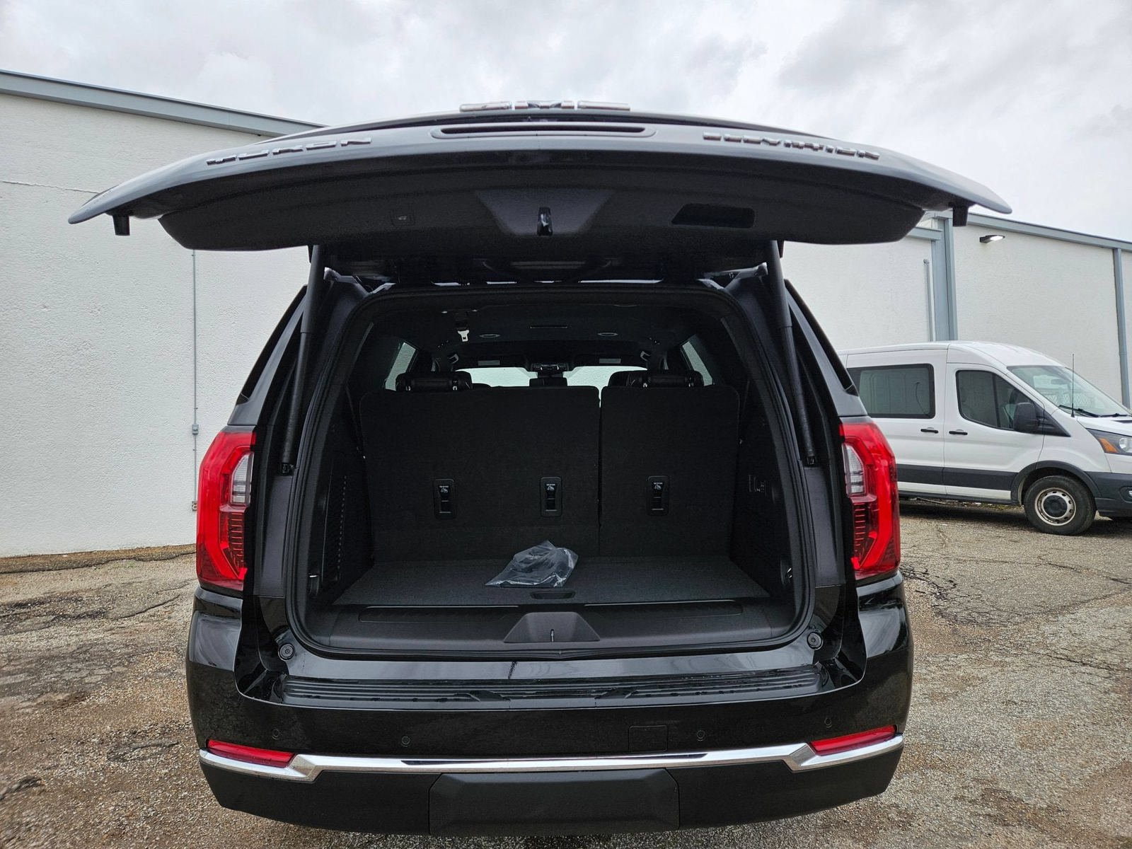 New 2026 GMC Yukon Elevation AWD/4WD image 4