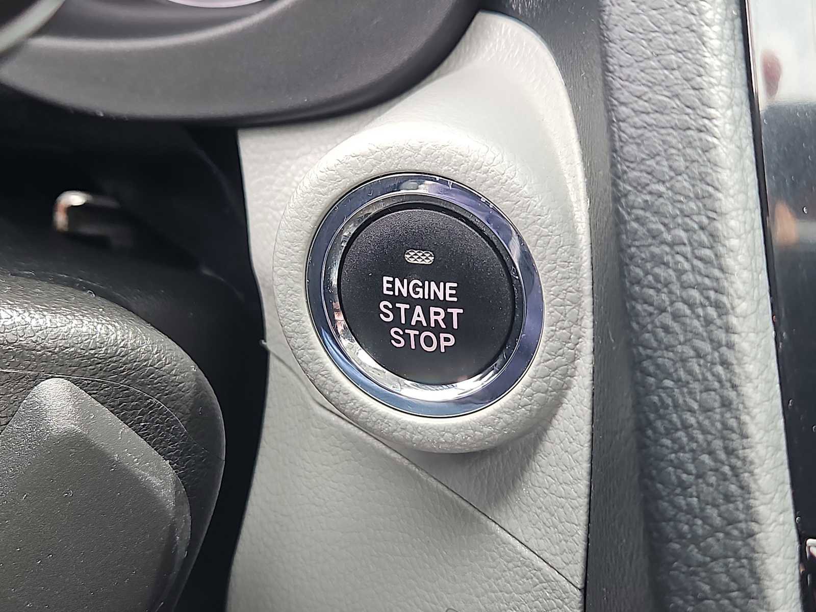 Used 2016 Subaru Forester 2.5i Touring w/ Eyesight & Navigation System image 21