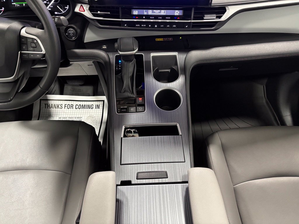 Used 2025 Toyota Sienna XLE AWD/4WD image 40